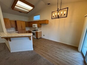 1281 Howard St in Kingsburg, CA - Building Photo - Building Photo