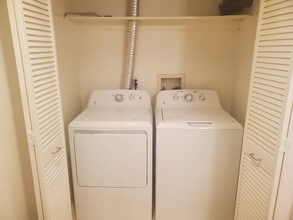 160 S Hudson Ave, Unit 106 in Pasadena, CA - Building Photo - Building Photo
