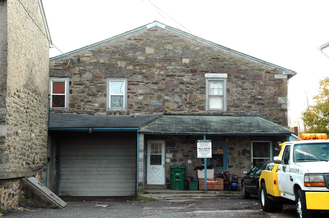 300 Railroad Ave in Ambler, PA - Foto de edificio