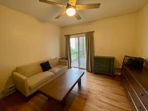 162 Griffith St in Jersey City, NJ - Building Photo - Building Photo