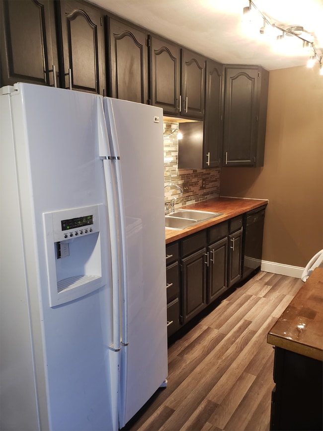 property at 1556 Meredith Dr