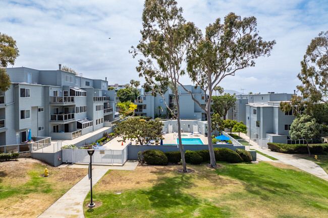 Seascape One in Redondo Beach, CA - Foto de edificio - Building Photo