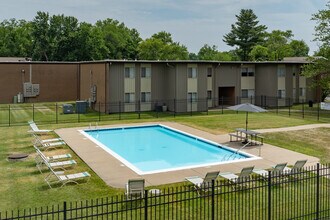 Glenview Apartments in Clarksville, IN - Building Photo - Building Photo