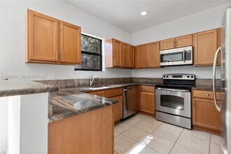 15460 SW 119th St in Miami, FL - Building Photo - Building Photo