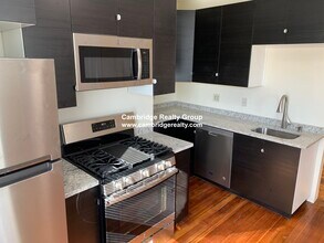 66 Pleasant St, Unit 3 in Cambridge, MA - Building Photo - Building Photo