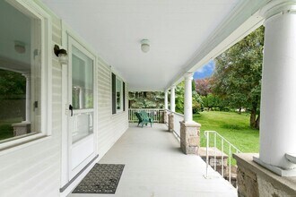 290 Soundview Ave in Stamford, CT - Building Photo - Building Photo