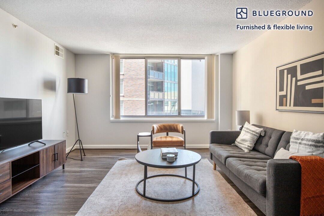 4835 Cordell Ave in Bethesda, MD - Building Photo