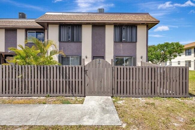property at 2110 Sherwood Forest Blvd