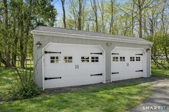 815 Valley Rd in New Canaan, CT - Building Photo - Building Photo