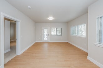Emery Landing in Kent, WA - Building Photo - Interior Photo