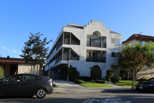 801 E Maple St Apartments