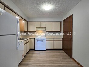 10 Hartley St, Unit 7 in Lewiston, ME - Building Photo - Building Photo