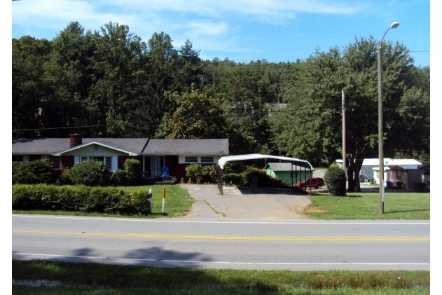 65 Mills Gap Rd in Asheville, NC - Foto de edificio