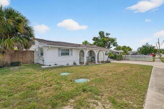 5312 Flora Ave in Holiday, FL - Building Photo - Building Photo