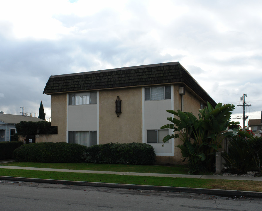 4082 Howard Ave in Los Alamitos, CA - Foto de edificio