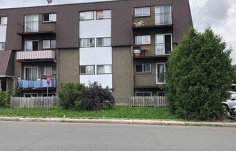 138 Paul-Comtois in Laval, QC - Building Photo - Building Photo