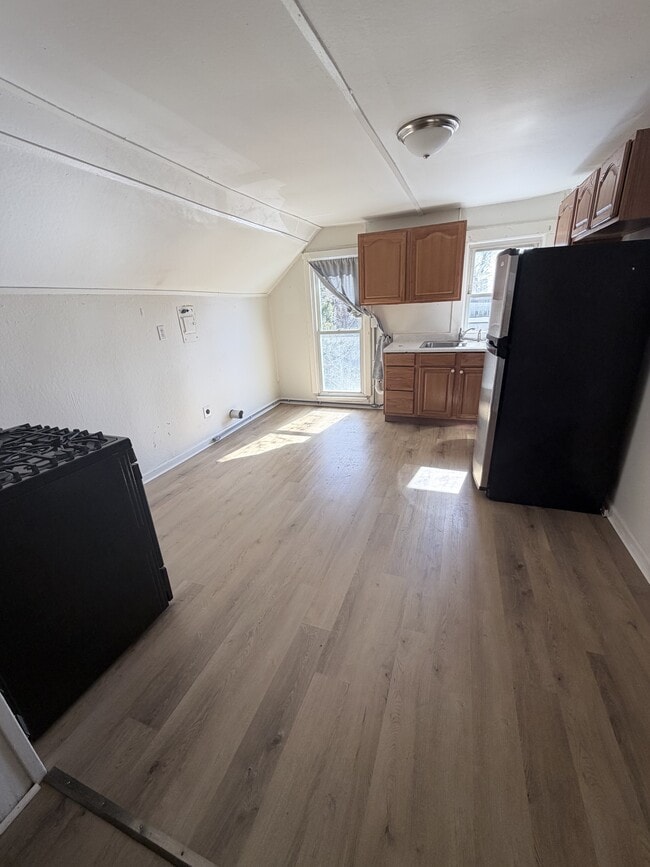 property at 2210 W Iowa St