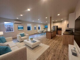 20611 Independence Way in Bend, OR - Building Photo