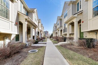303 S NW Hwy in Park Ridge, IL - Foto de edificio - Building Photo