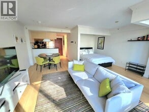 928 Richards St in Vancouver, BC - Building Photo - Building Photo