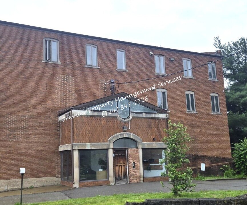 518 W Cunningham St in Butler, PA - Foto de edificio