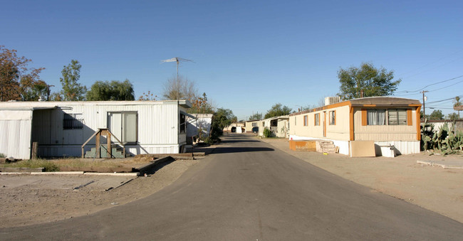 A & F Mobile Home Park in Chandler, AZ - Foto de edificio - Building Photo