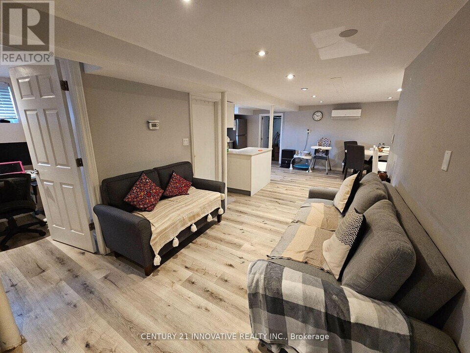 13163 Bathurst St in Richmond Hill, ON - Building Photo