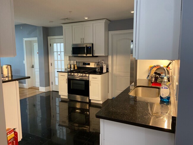 1661 Commonwealth Ave in Boston, MA - Building Photo - Building Photo