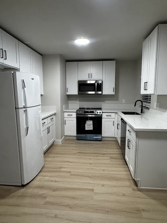 property at 7414 N Albina Ave