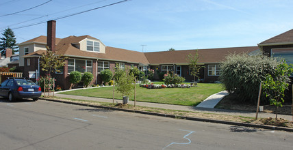 6504 N Commercial Ave in Portland, OR - Building Photo - Building Photo