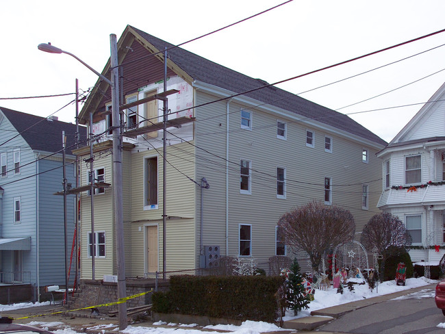 302 Tremont St in Fall River, MA - Building Photo - Building Photo