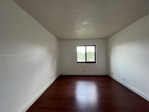 3720 N Pine Island Rd in Sunrise, FL - Building Photo - Building Photo