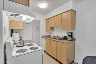 2225 W 8th Ave in Vancouver, BC - Building Photo - Building Photo