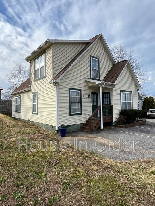 8 Bay St in Asheville, NC - Building Photo