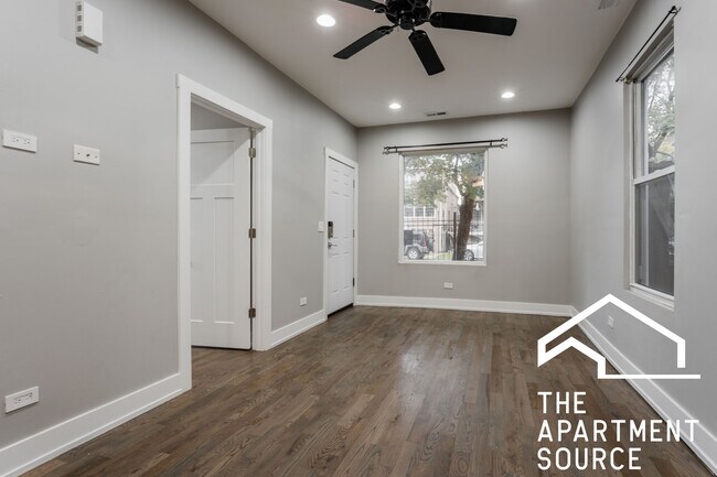 2839 W Wellington Ave in Chicago, IL - Building Photo - Building Photo