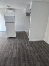 1402 E Desert Inn Rd, Unit 3 in Las Vegas, NV - Foto de edificio - Building Photo