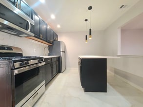 1903 Country Ln in Ewing Township, NJ - Foto de edificio - Building Photo