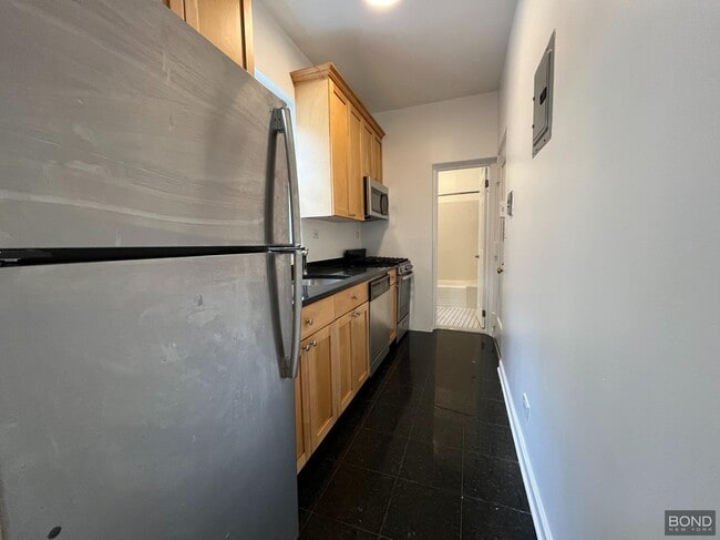 212 Grand St in New York, NY - Building Photo - Building Photo