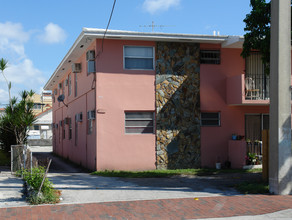 1235 SW 7th St in Miami, FL - Building Photo - Building Photo