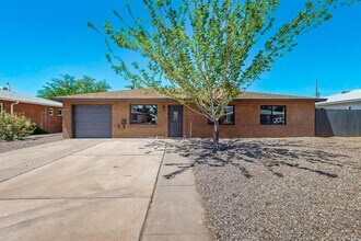 2227 Inez Dr NE in Albuquerque, NM - Building Photo - Building Photo