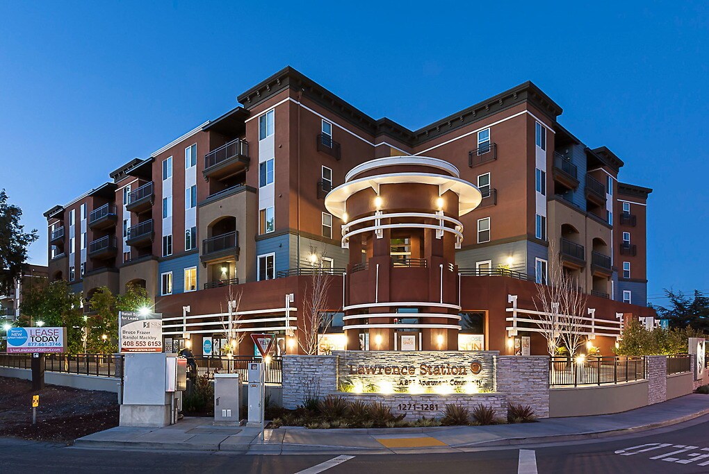 Lawrence Station in Sunnyvale, CA - Foto de edificio