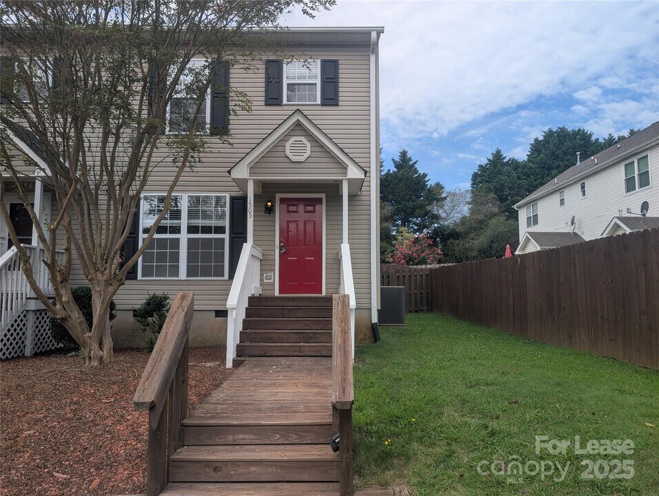 1505 Flintwood Dr in Rock Hill, SC - Building Photo
