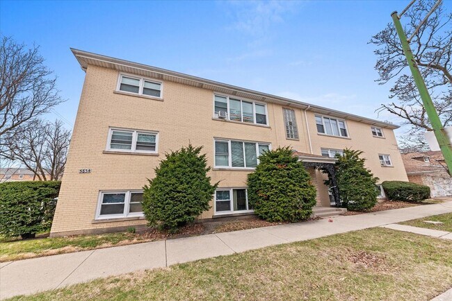 property at 5834 W Montrose Ave