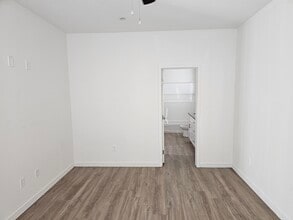 8607 Grandy St, Unit B in Bakersfield, CA - Foto de edificio - Building Photo