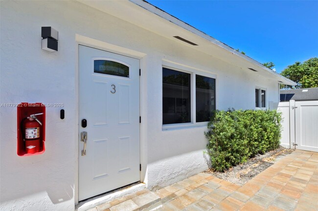 326 SW 14th St in Dania Beach, FL - Building Photo - Building Photo