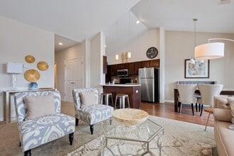 Union Square Apartment Homes in North Chili, NY - Foto de edificio - Building Photo