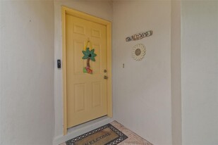 235 Southampton Ln in Venice, FL - Foto de edificio - Building Photo