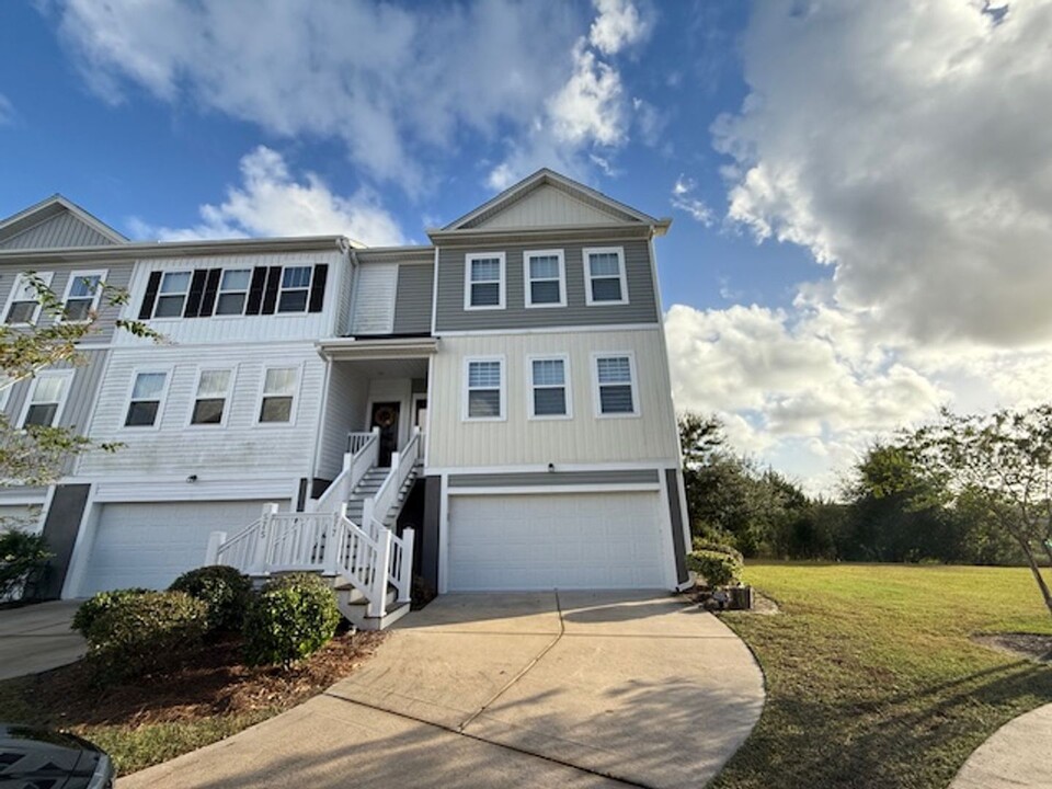 577 McLernon Trce in Johns Island, SC - Building Photo