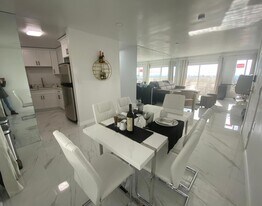 8400 De Longpre Ave, Unit 311 in West Hollywood, CA - Building Photo