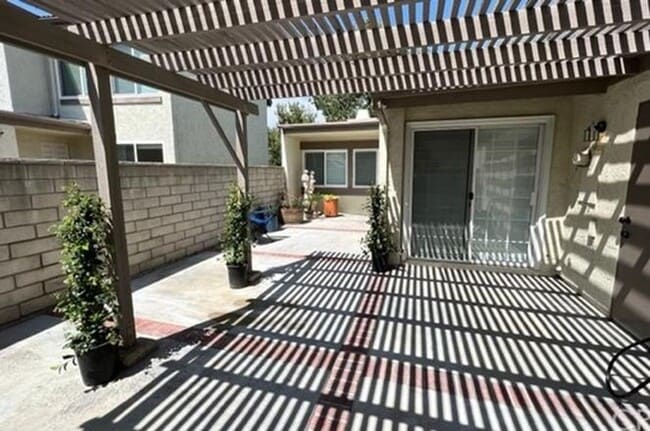 5574 E Vista Del Amigo in Anaheim, CA - Building Photo - Building Photo